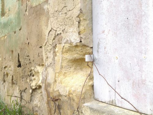 Changer soi-même une pierre de gond dégradée