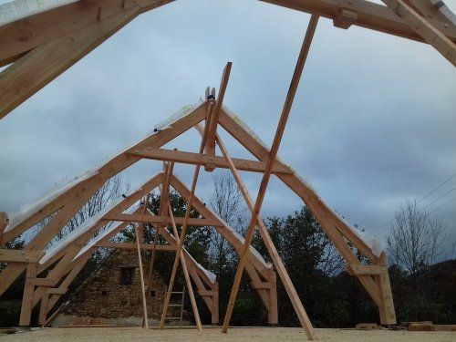 Charpente sur poteaux pour grange biscornue!