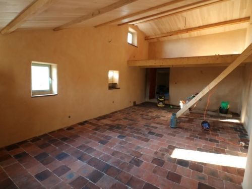Rénovation en terre crue d'une maison de village 