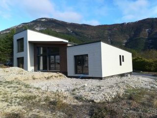Maison individuelle isolée en botte de paille a DIE