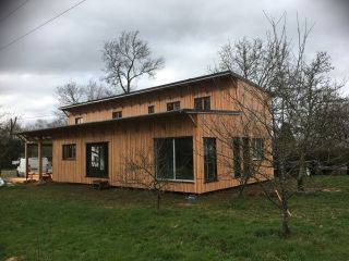 Maison individuelle sur pieux.