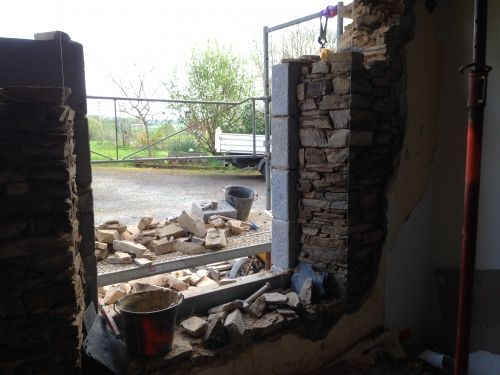 Ouverture en pierres de taille et ébrasements maçonnés