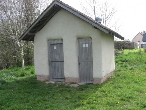 Toilettes sèches publiques (ossature bois, paille)