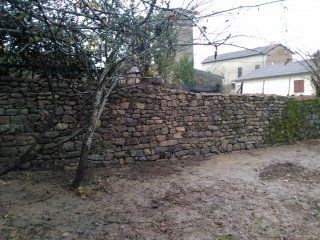 mur de soutènement en pierres sèches
