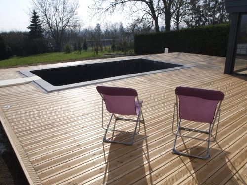 Terrasse autour de la piscine