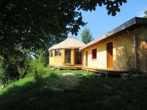 Yourte et cabane en paille