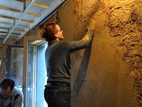 Accompagnement pour la mise en oeuvre des enduits de corps sur mur Paille