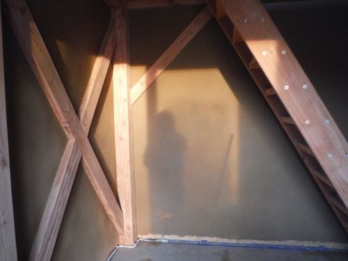 Enduits de finition lissée à la terre de Charente