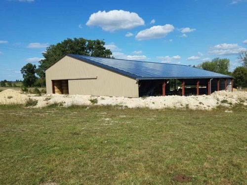 création d'un batiment agricole de 840 mètre carré et réalisation dessus d'une installation de 100 kw en vente totale à dompierre les églises en haute vienne