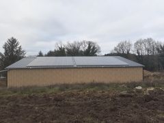 création d'un batiment agricole de 260 mètre carré et réalisation dessus d'une installation de 36 kw en vente totale à Montrol-Sénard en haute vienne