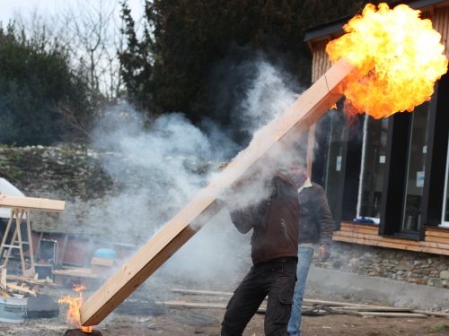 Volets en bois brûlé pour autoconstruction bois