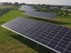 pose de panneaux photovoltaiques sur 8 ombrières à volailles de 50 kw (soit un plus de 400 kwc) pour notre partenaire novafrance energy à loireauxence en loire atlantique