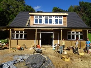 Cloisons en terre allégée, enduits terre et mur à forte inertie en bauge