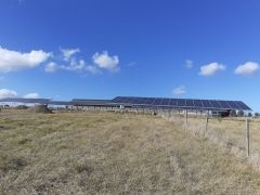 pose de panneaux photovoltaiques sur 12 ombrières à volailles de 50 kw (soit 600 kwc) pour notre partenaire novafrance à loireauxence en loire atlantique.
