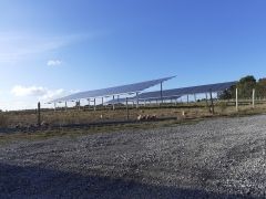 pose de panneaux photovoltaiques sur 12 ombrières à volailles de 50 kw (soit 600 kwc) pour notre partenaire novafrance à loireauxence en loire atlantique.