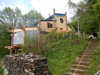 Réhabilitation et isolation en paille par l'extérieur d’une maison en brique et bloc béton