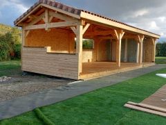 Pool House avec fermes traditionnelles