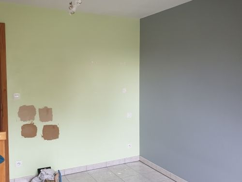 Enduit terre crue dans une chambre d'enfant