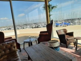 Un Bistrot/restau sur le port