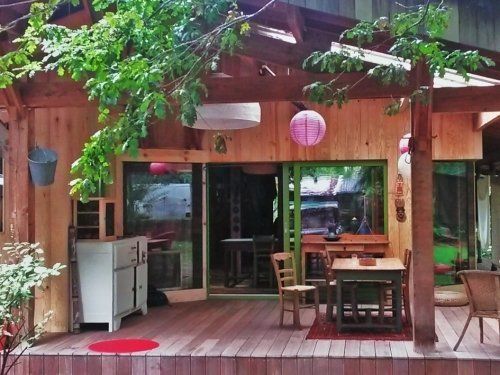 Conception et réalisation avec l'auto-constructeur d'une maison ossature bois, lovée dans la nature