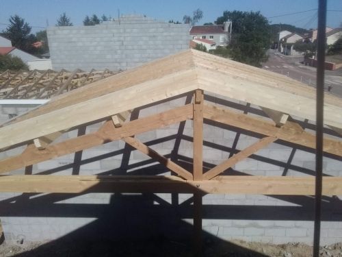 Ferme sur poteaux - Neuf