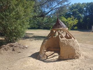 Cabane en terre paille