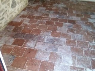 Pose de terre cuite sur dalle de liège et joint à pierre vues