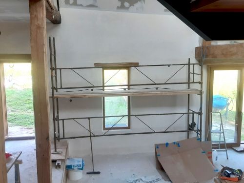 Enduits de finition sur un béton de chaux-chanvre banché