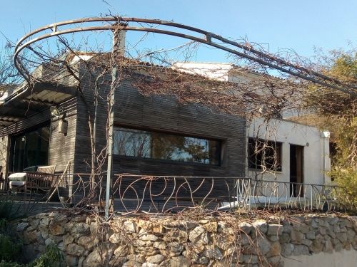 Une cuisine en paille de lavande