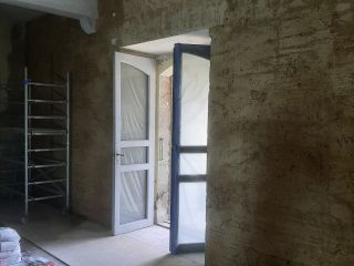 Enduit à la chaux sur mur humide