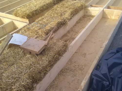 Pose de bottes de paille