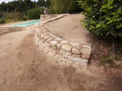 Soutènement pierre sèche et escalier pierre de taille