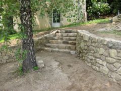 muret soutènement pierre sèche/maçonnée + escalier