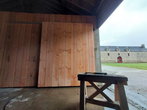 Travaux d'aménagement extérieur au manoir de Kernault