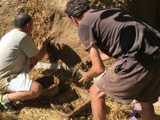 Corps d'enduit terre sur bottes de paille