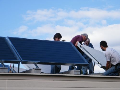 Chantier école - Installation de panneaux solaires thermiques