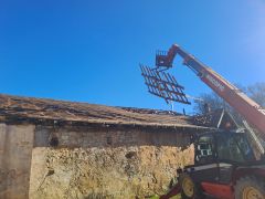 Déconstruction d'une grange landaise en pans de bois et torchis