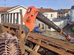 Déconstruction d'une grange landaise en pans de bois et torchis