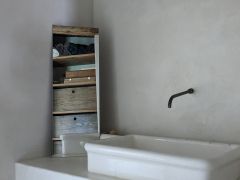 Salle de bain tout en douceur à la chaux