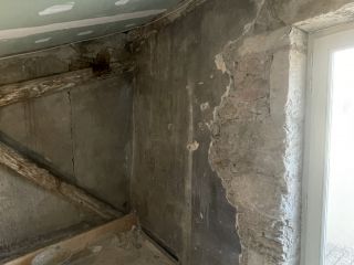 Réfection d'un grenier avec des enduits du XVI éme siécle