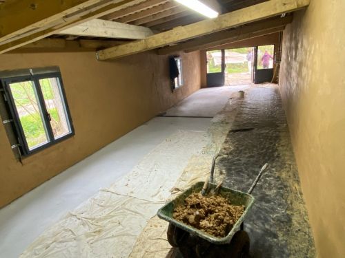 Enduit terre en Chantier Participatif 