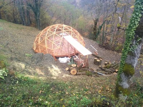 Réalisation d'un plancher pour un dôme géodesique