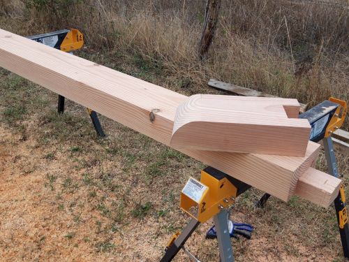 Chantier d'accompagnement / création d'un demi poteau pour sécuriser le scellement d'une poutre dans un mur