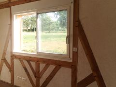 MAISON BOIS SOUS UN HANGAR
