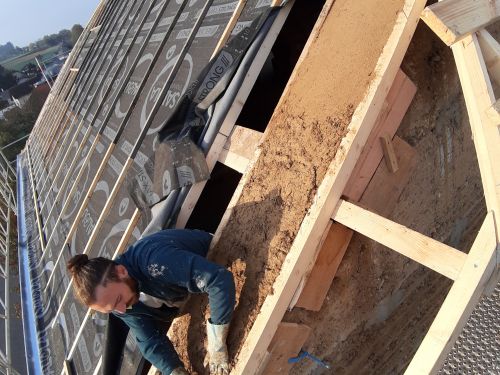 Arases hauts de murs en terre