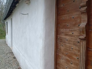 Restauration de façade, enduits traditionnels à la chaux en trois passes