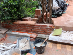 Maçonnerie d'un muret en brique foraine