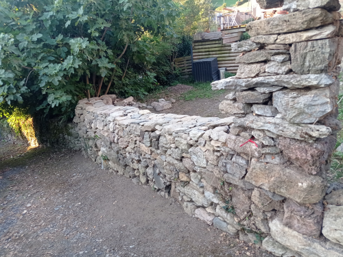 Mur de soutènement en pierre sèche