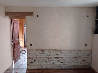 Enduit intérieur chaux aérienne et pose d'un linteau bois