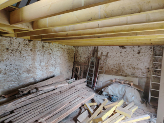 Solivage dans une dépendance.